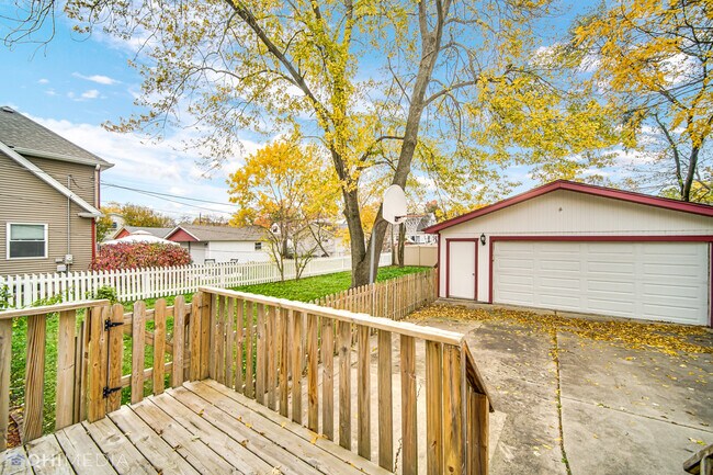 Building Photo - 6661 Glenview Dr