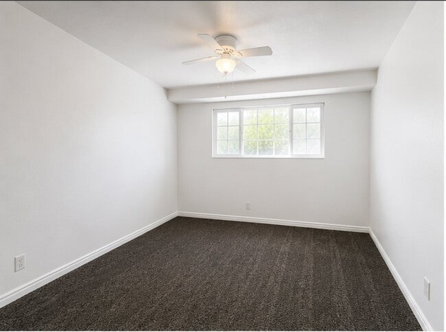 Building Photo - 433 W 165 S St
