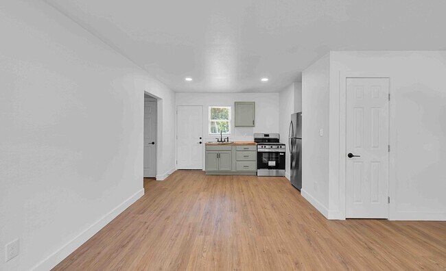 Building Photo - Newly remodeled 4BD 2BA home in Waco