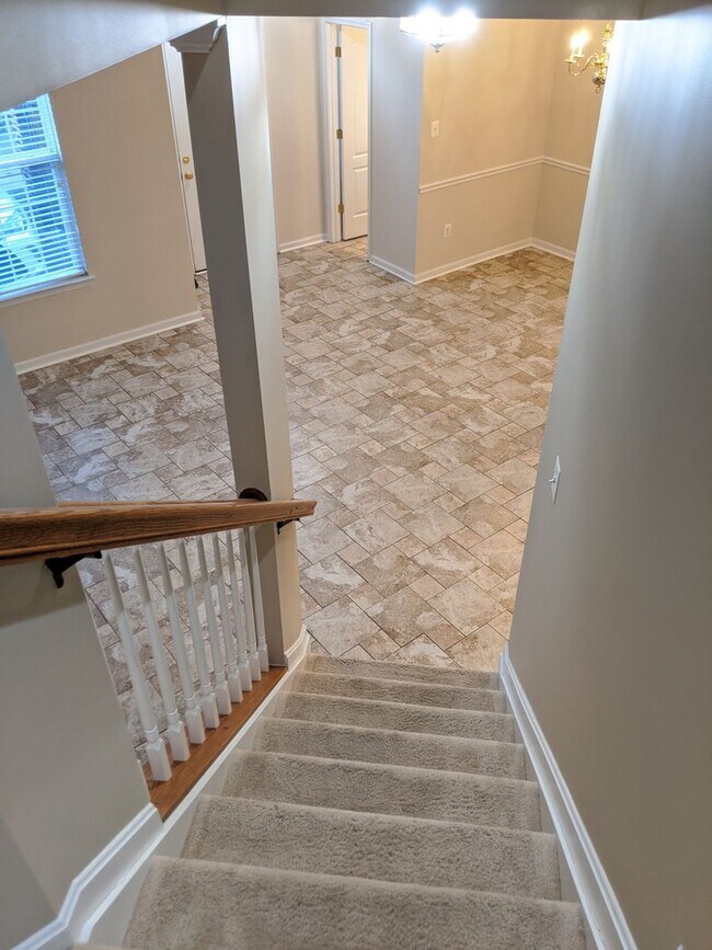 Building Photo - 3 Level townhouse in Frederick available e...