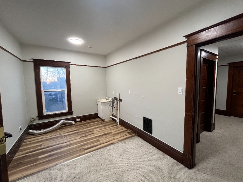 Building Photo - 1220 6th Ave