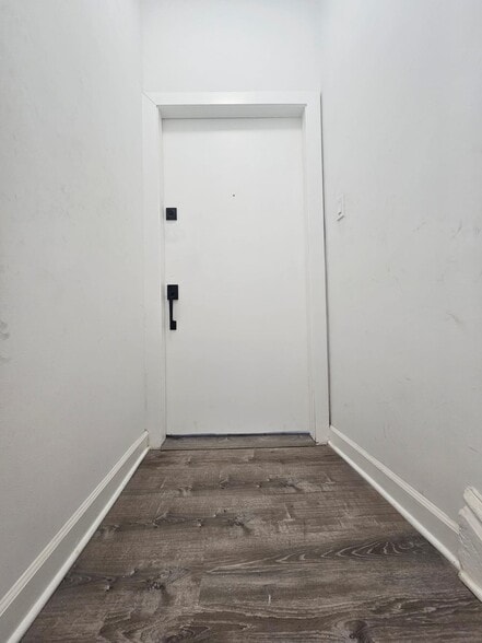 Building Photo - 909 S Bell Ave