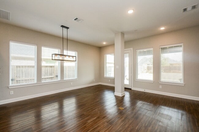 Building Photo - 2902 Tanager Trace