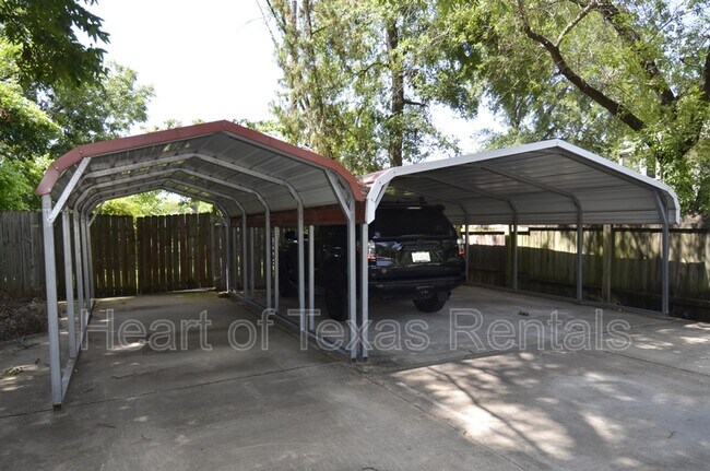 Building Photo - 609 Herring Ave