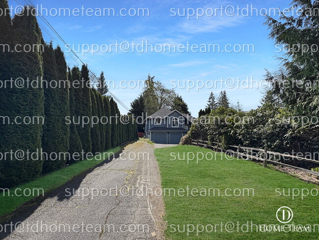 Building Photo - "Charming Lynnwood Home with Finished Base...