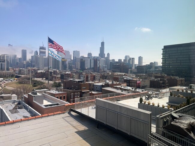 Building Photo - 1147 W Ohio St