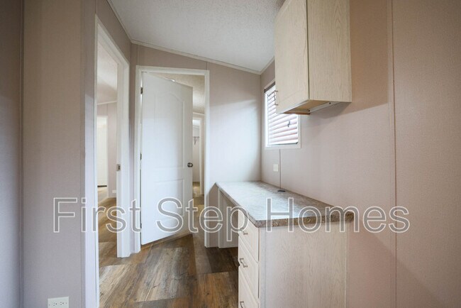 Building Photo - 1114 Tres Picos