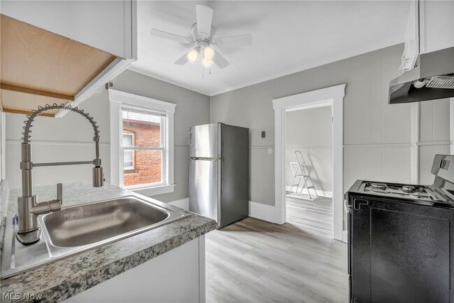 Building Photo - 2023 Robin St