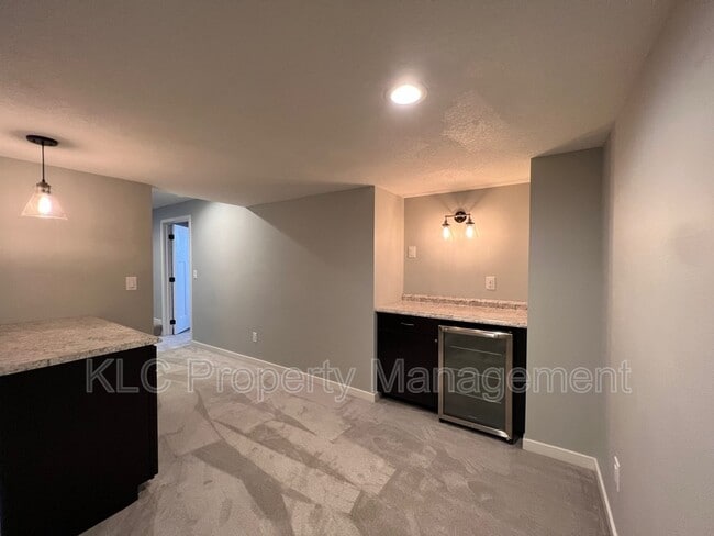 Building Photo - 15104 Hawthorn Dr