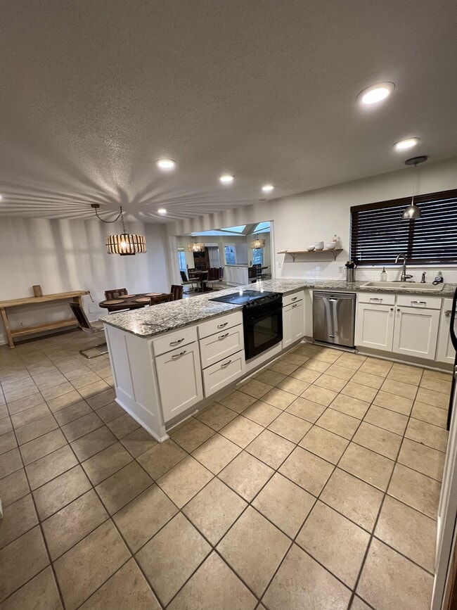 Building Photo - 1818 W Ora Dr