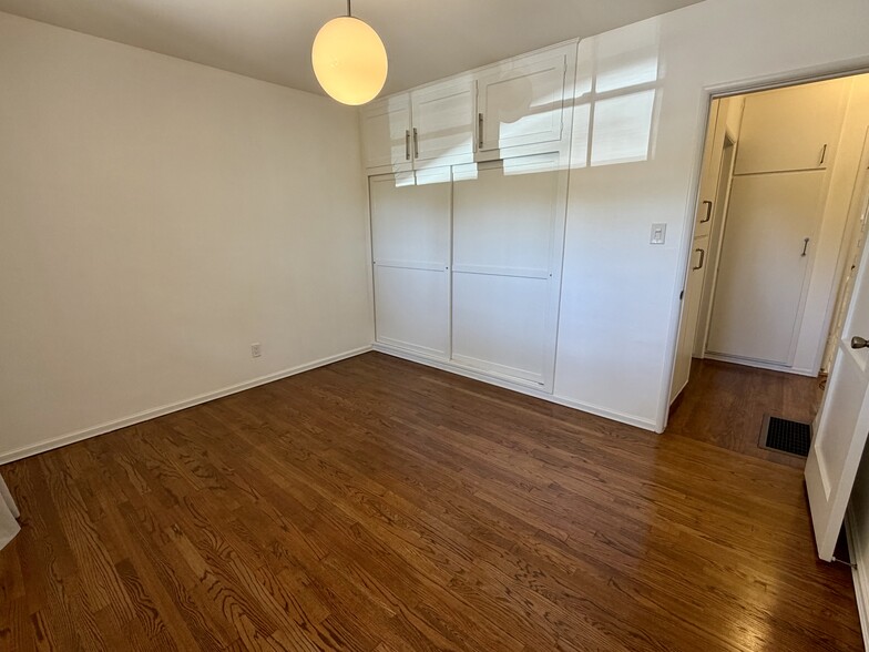 Big deep closet - 2101 Laverna Ave