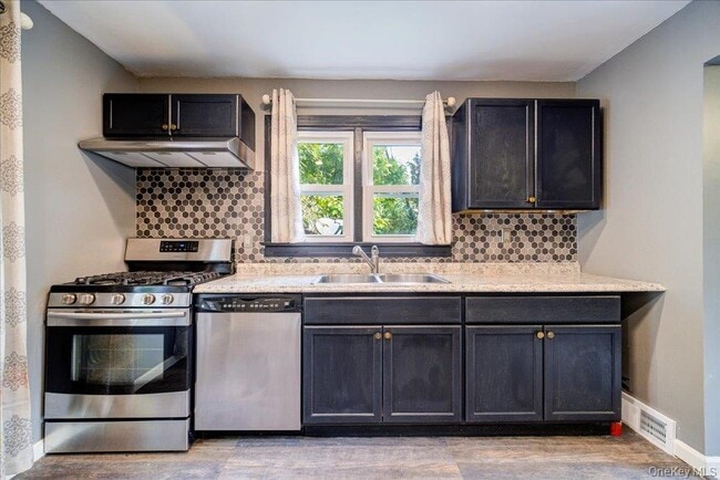 Building Photo - 351 US-209