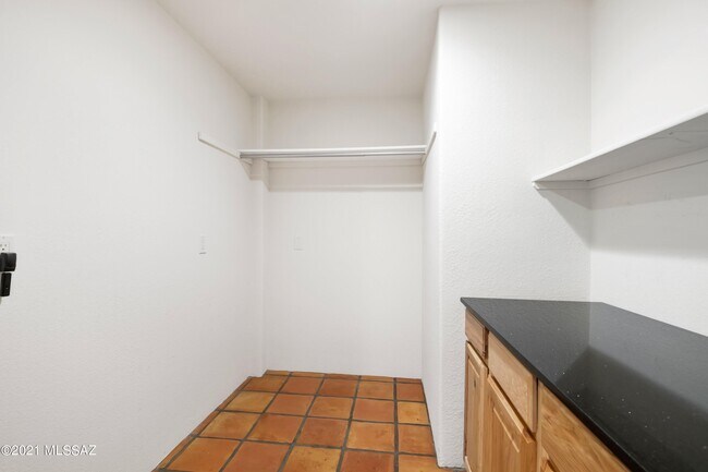 Building Photo - 6561 N Ave De Posada