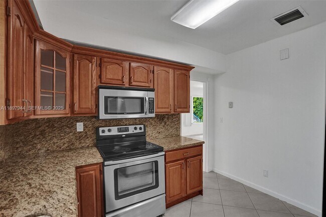 Building Photo - 8851 Byron Ave