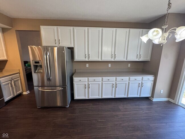 Building Photo - 7435 Sycamore Run Dr