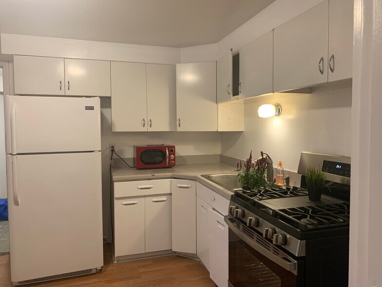 Building Photo - 3401 S Howell Ave