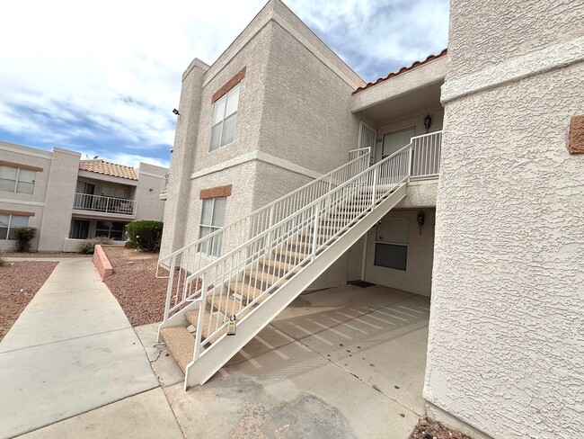 Building Photo - SPACIOUS 3BED/2BATH CONDO ON THE FIRST FLOOR!