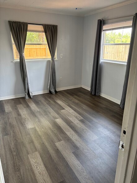 Room #2 - 931 Florida Ave