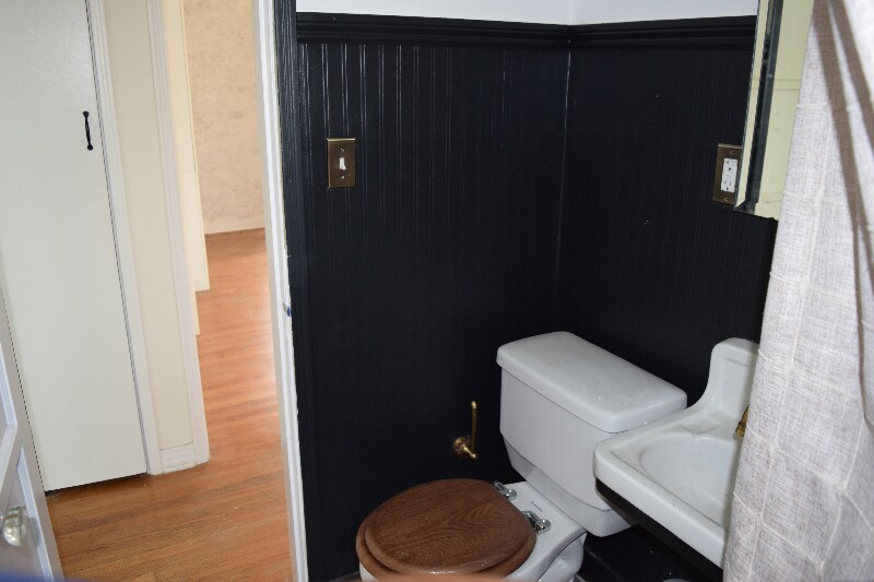 Building Photo - 1807-18011 Grace Ave