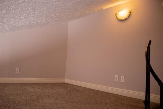 Building Photo - 10855 Meadowglen Ln