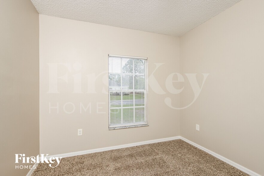 Building Photo - 133 Dahl Ave