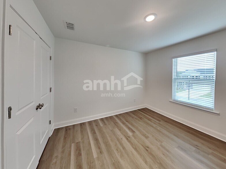 Building Photo - 1615 Soapstone Rd