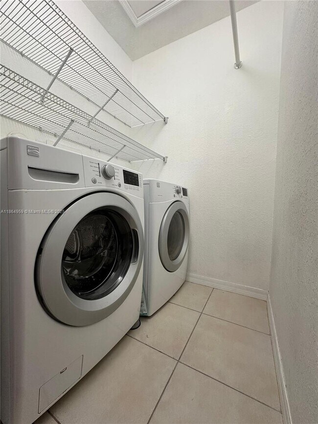 Building Photo - 13713 SW 171st Ln