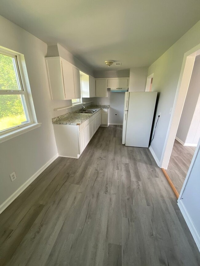 Building Photo - 2 Bedroom 1 Bath w/ Office