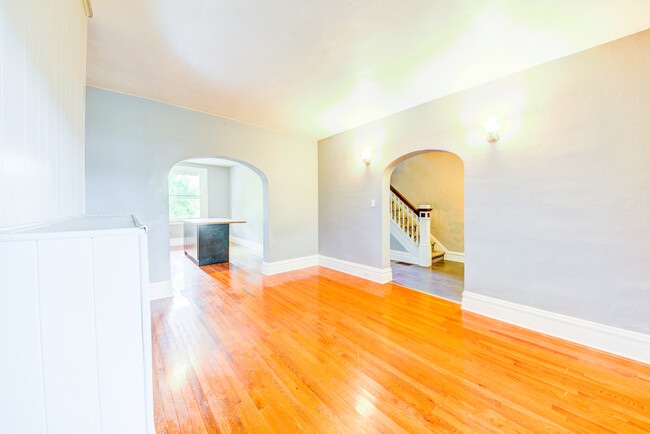 Building Photo - 103 Harwood St