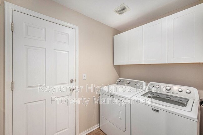 Building Photo - 9021 W Phillips Dr
