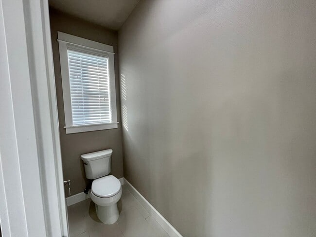 Building Photo - Beautiful Single Story Home!! 3 bed/2 bath with Open Floor Plan and Large Yard!!