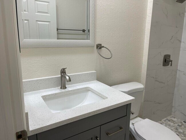 Building Photo - 1084 Crassula Ct