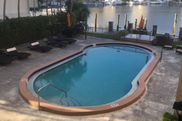 Building Photo - 2420 Diana Dr