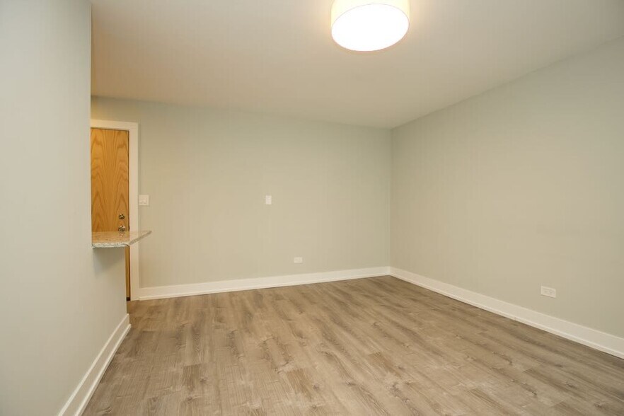 Building Photo - 448 W Barry