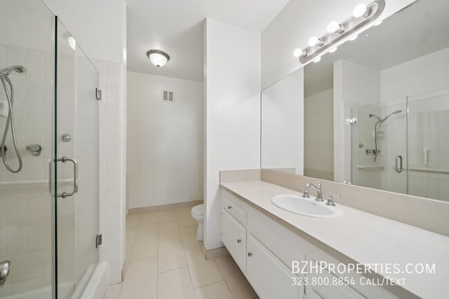 Building Photo - 333 S Elm Dr