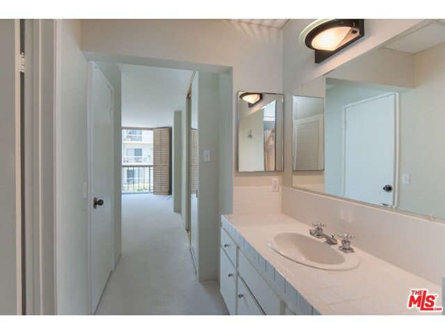 Building Photo - 10747 Wilshire Blvd