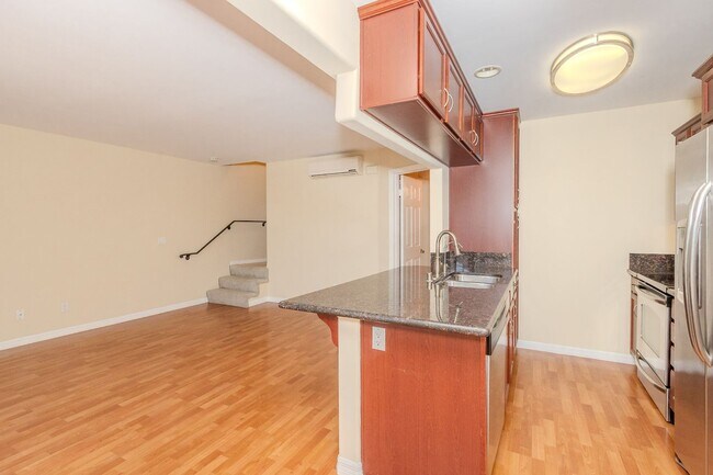 Building Photo - 5252 Balboa Arms Dr
