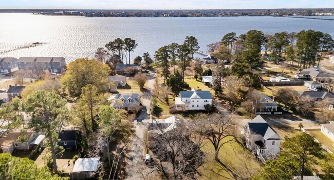 Building Photo - 802 N B St