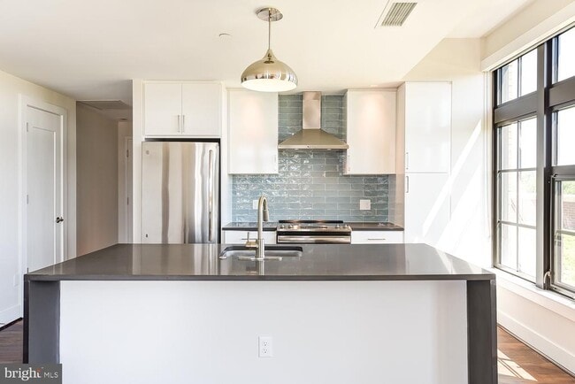 Primary Photo - 901 H St NE