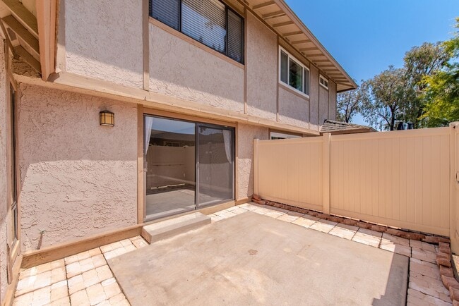 Building Photo - 28763 Conejo View Dr