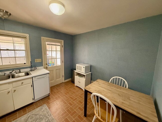 Building Photo - For Rent – 2 Bedroom Duplex in Watkinsville