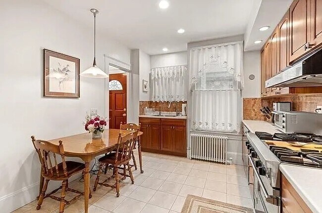 Building Photo - 58 Boston St