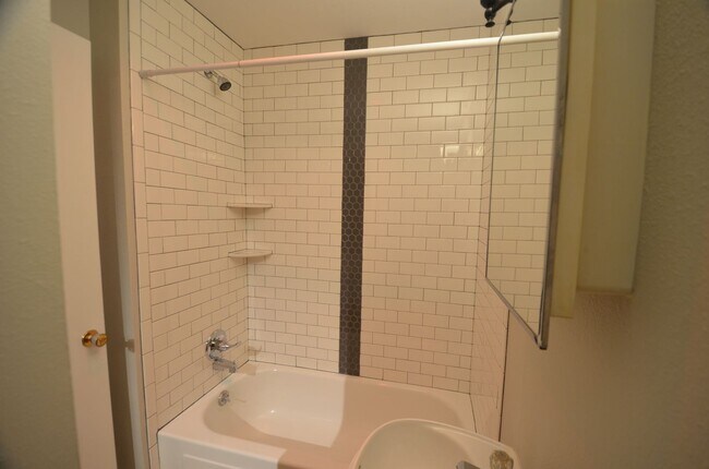 Building Photo - Unfurnished, 10 minutes from Downtown Breck!  In Unit Washer and Dryer!