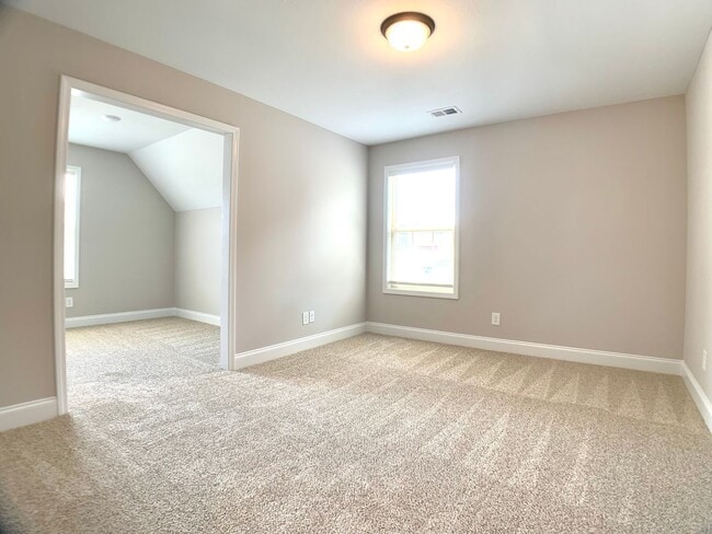 Building Photo - 733 Banister Dr