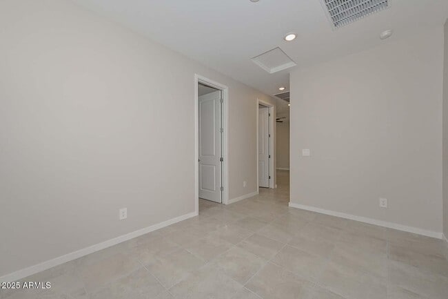 Building Photo - 17619 W Monroe St