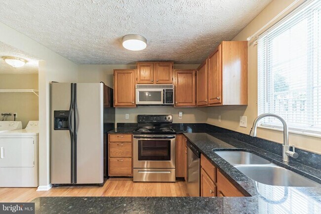 Building Photo - 6302 Betsy Ross Ct