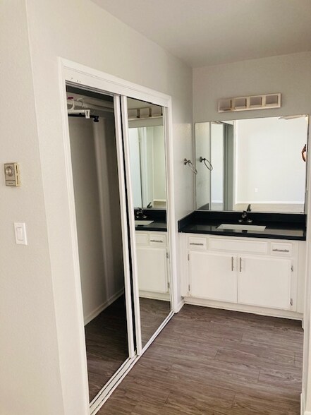 Building Photo - 2642 S Sepulveda Blvd