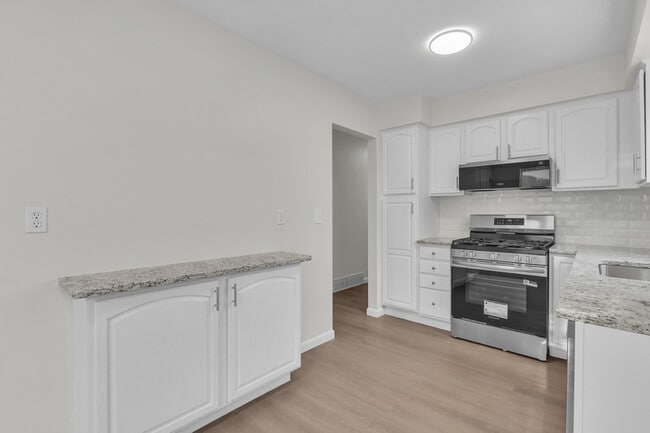 Building Photo - 20540 Colman St