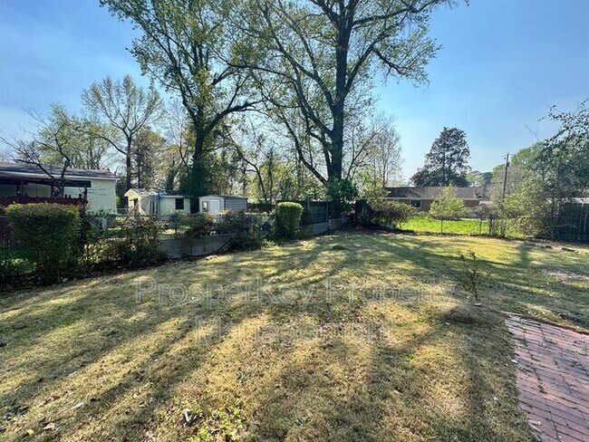 Building Photo - 419 Victoria Dr