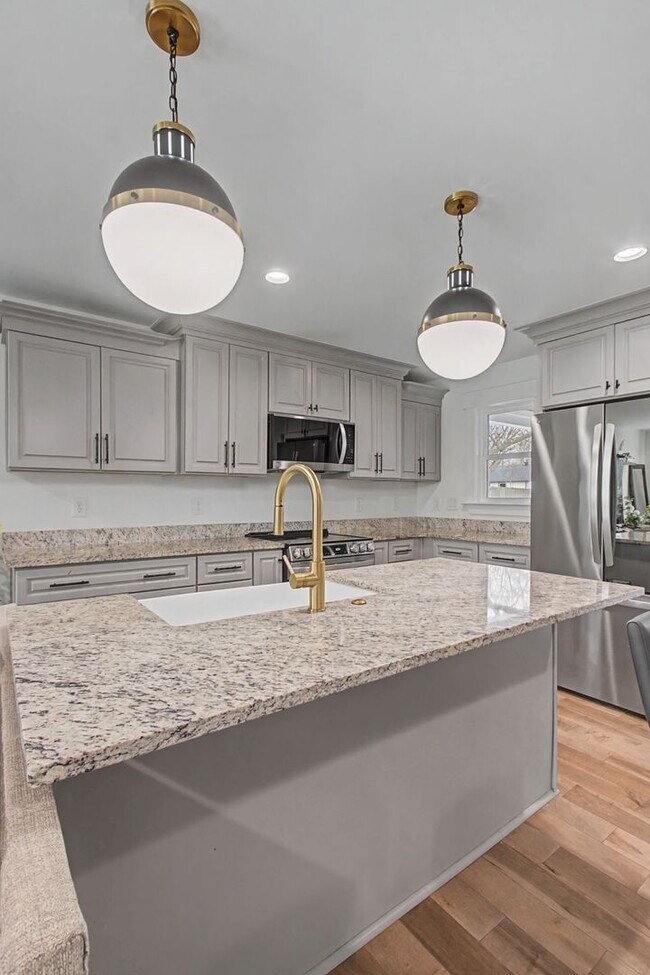 Building Photo - Fully Renovated 3 Bedroom Home for Rent in Franklin, TN Near Downtown Franklin & The Factory